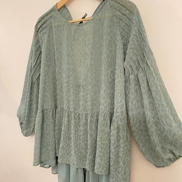 Women's Oversized Flare Top Bell Sleeves - Picture 2 of 9